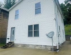 Pre-foreclosure in  SHARON AVE Zanesville, OH 43701