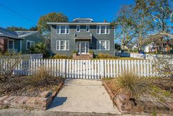 Pre-foreclosure in  KING ST Charleston, SC 29403