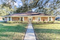 Pre-foreclosure in  ELM ST New Iberia, LA 70560