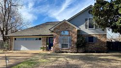 Pre-foreclosure in  SOUTHWOOD DR Bossier City, LA 71111