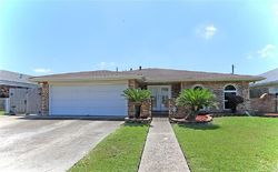 Pre-foreclosure in  GALLANT DR Chalmette, LA 70043