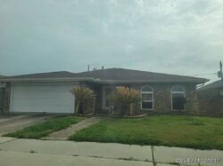 Pre-foreclosure in  GALLANT DR Chalmette, LA 70043