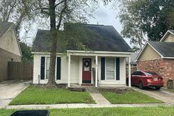 Pre-foreclosure in  MEADOW CROSSING DR Baton Rouge, LA 70820