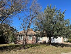 Pre-foreclosure in  N FRIAR LN Wichita, KS 67204