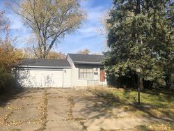 Pre-foreclosure in  POPLAR AVE Hanover Park, IL 60133