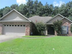 Pre-foreclosure in  YORKSHIRE DR Loxley, AL 36551