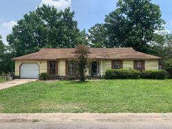 Pre-foreclosure in  SAINT ANGELA DR North Charleston, SC 29418