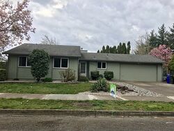 Pre-foreclosure in  NE HALE AVE Gresham, OR 97030