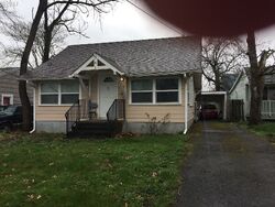 Pre-foreclosure in  SE 81ST AVE Portland, OR 97206