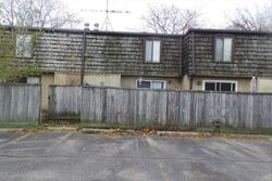 Pre-foreclosure in  MENTOR AVE  Painesville, OH 44077