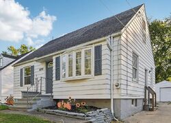 Pre-foreclosure in  REDWOOD AVE Akron, OH 44301