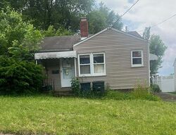 Pre-foreclosure in  CLINTON AVE Akron, OH 44301