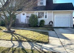 Pre-foreclosure in  FALLWOOD PKWY Farmingdale, NY 11735