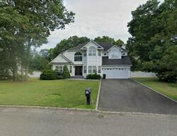 Pre-foreclosure in  RASPBERRY LN Nesconset, NY 11767