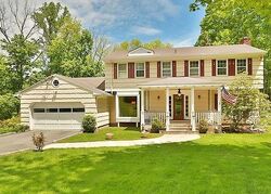 Pre-foreclosure in  SUZANNE LN Pleasantville, NY 10570