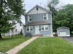 Pre-foreclosure in  CORNELL PL Union, NJ 07083
