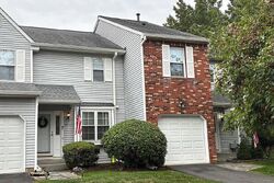  Heritage Ct, Trenton NJ