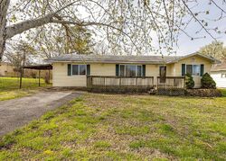  Howard Dr, Lebanon MO