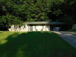 Pre-foreclosure in  BLAKE DR Vicksburg, MS 39183