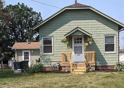  E 10th St S, Newton IA