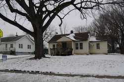 Pre-foreclosure in  E PARK AVE Des Moines, IA 50315