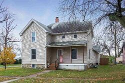 Pre-foreclosure in  BENTON ST NE Blairstown, IA 52209