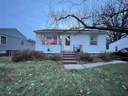 Pre-foreclosure in  8TH AVE Marion, IA 52302