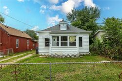 Pre-foreclosure in  E 19TH ST Des Moines, IA 50316