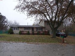 Pre-foreclosure in  HAMLIN DR Mchenry, IL 60051