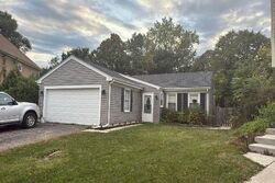 Pre-foreclosure in  BERWICK PL Roselle, IL 60172