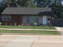 Pre-foreclosure in  N MOUNT PROSPECT RD Des Plaines, IL 60016
