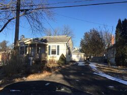 Pre-foreclosure in  N HUGH ST Plano, IL 60545