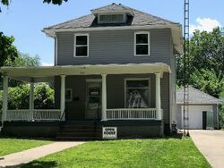 Pre-foreclosure in  8TH ST Lincoln, IL 62656