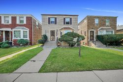 Pre-foreclosure in  S RHODES AVE Chicago, IL 60628