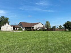 Pre-foreclosure in  E 935TH AVE Oblong, IL 62449