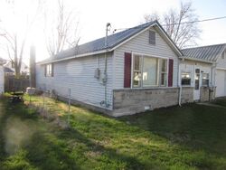 Pre-foreclosure in  S GARFIELD ST Oblong, IL 62449