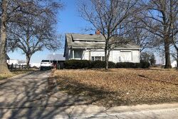  E Market St, Red Bud IL