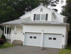 Pre-foreclosure in  LITCHFIELD RD Unionville, CT 06085