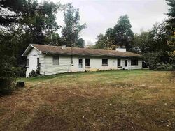 Pre-foreclosure in  VIA SQUIRREL LN Mount Sidney, VA 24467