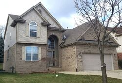 Pre-foreclosure in  TRAILWOOD DR Warren, MI 48092