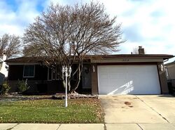 Pre-foreclosure in  MANOR DR Southgate, MI 48195