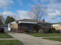 Pre-foreclosure in  J CARLS ST Roseville, MI 48066