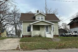 Pre-foreclosure in  HACKETT ST Beloit, WI 53511