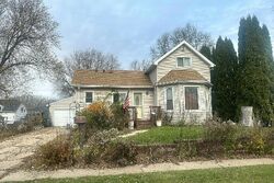 Pre-foreclosure in  GEORGE ST Kaukauna, WI 54130