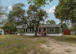  Creekbend Dr, Floresville TX