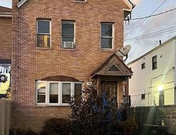 Pre-foreclosure in  120TH AVE Saint Albans, NY 11412