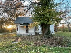  S Caroline Ave, Bellflower MO