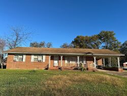 Pre-foreclosure in  W REYNOLDS ST Pontotoc, MS 38863