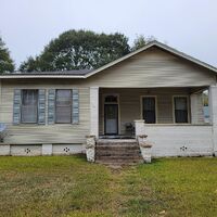 Pre-foreclosure in  W CONGRESS ST Brookhaven, MS 39601
