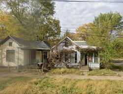 Pre-foreclosure in  N CHARLTON ST Peoria, IL 61605